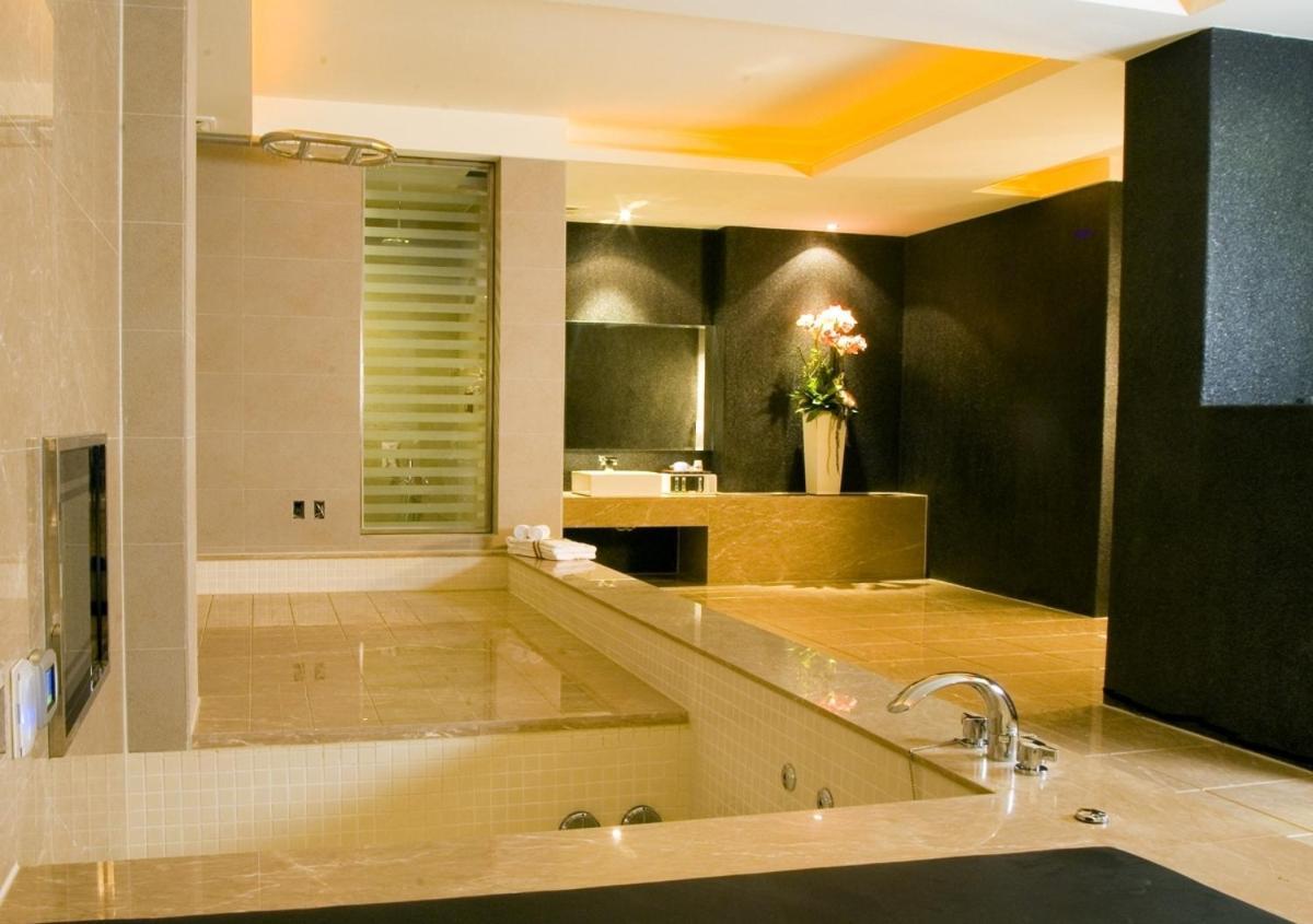 Hip Spa Motel Taichung Dış mekan fotoğraf